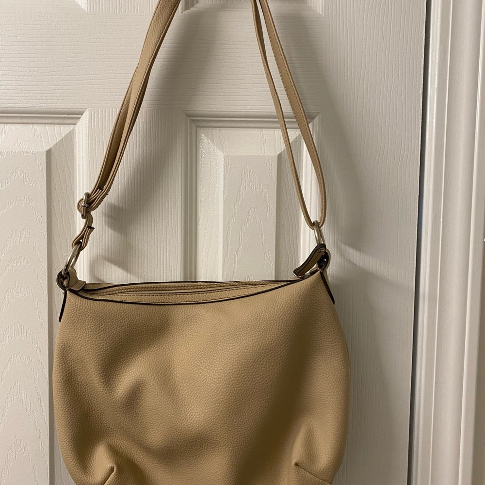 Tyler Rodan purse with great pockets in a light beige color.